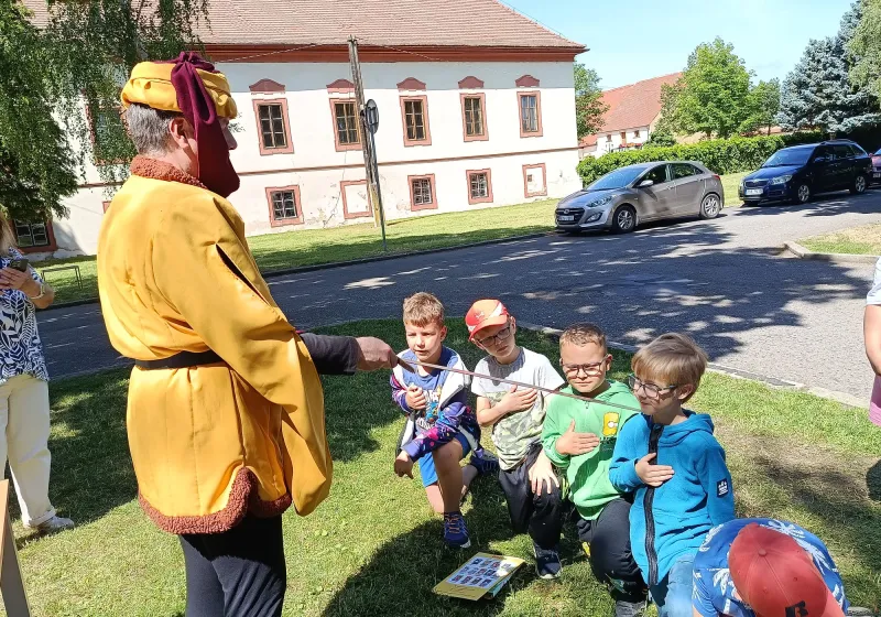 PASOVÁNÍ PRVŇÁČKŮ NA ČTENÁŘE