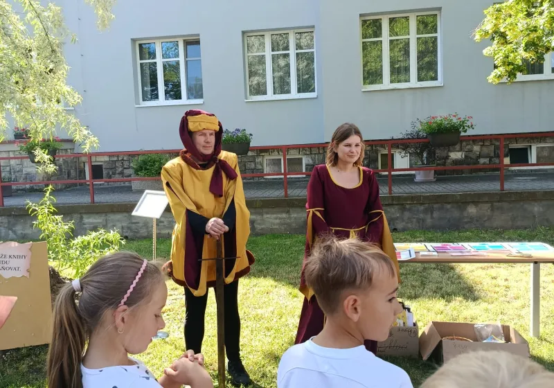 PASOVÁNÍ PRVŇÁČKŮ NA ČTENÁŘE