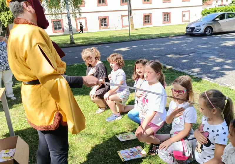 PASOVÁNÍ PRVŇÁČKŮ NA ČTENÁŘE