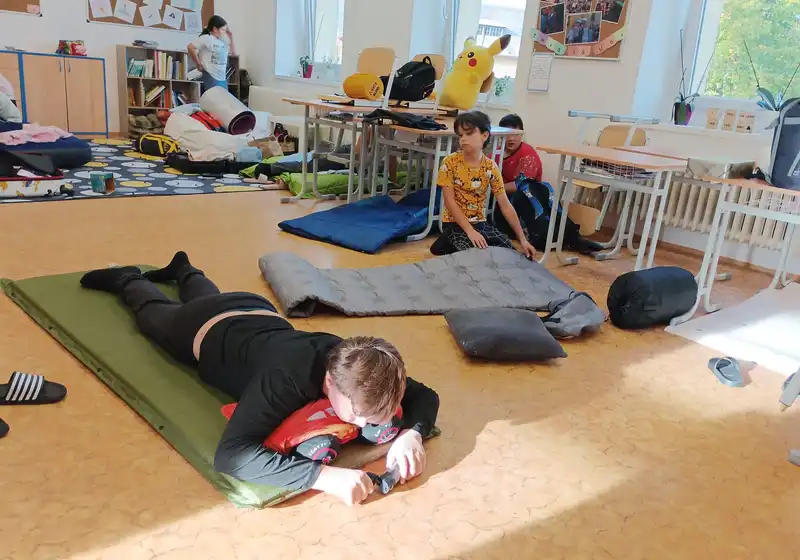 Páťáci přespali ve škole