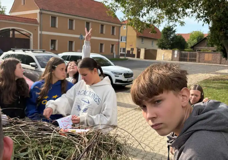Pod křídly domova