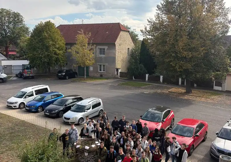 Pod křídly domova
