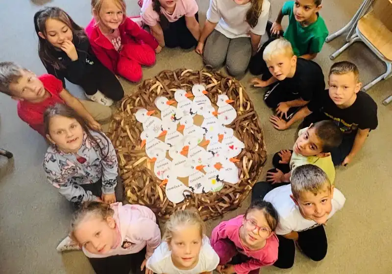 Pod křídly domova