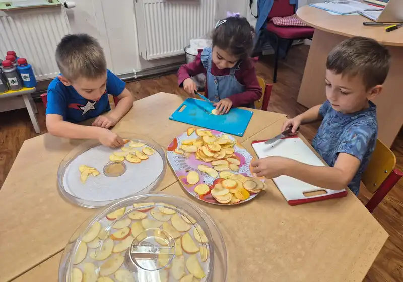 🍎 U nás v MŠ si s třídou Kulíšci vyrábíme křížaly! 🍏