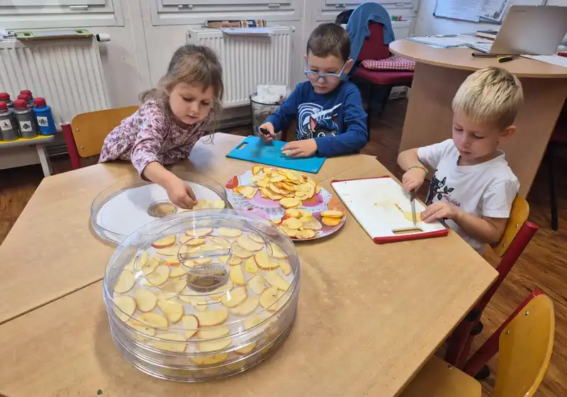 🍎 U nás v MŠ si s třídou Kulíšci vyrábíme křížaly! 🍏