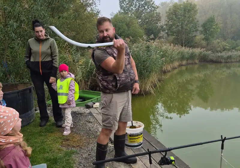 Pěší výlet k jezeru Lenešice